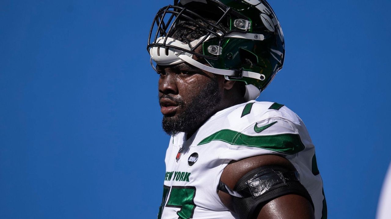 New York Jets' Mekhi Becton will have to compete with George Fant