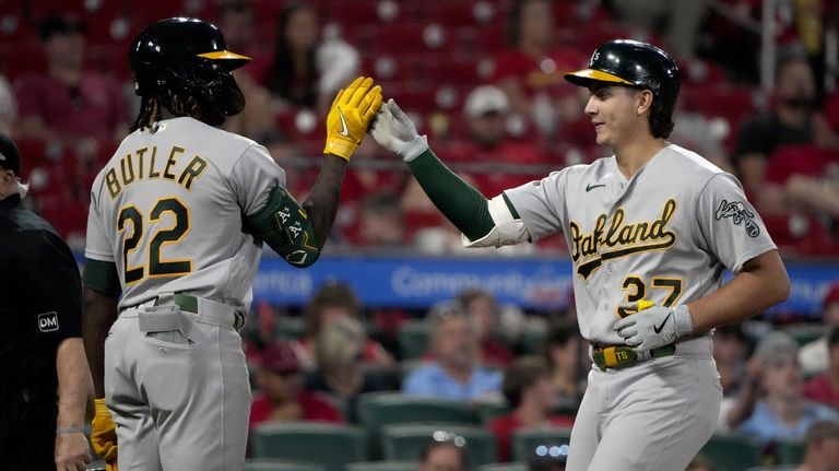 Athletics snap 9-game road skid with an 8-0 win over Cardinals