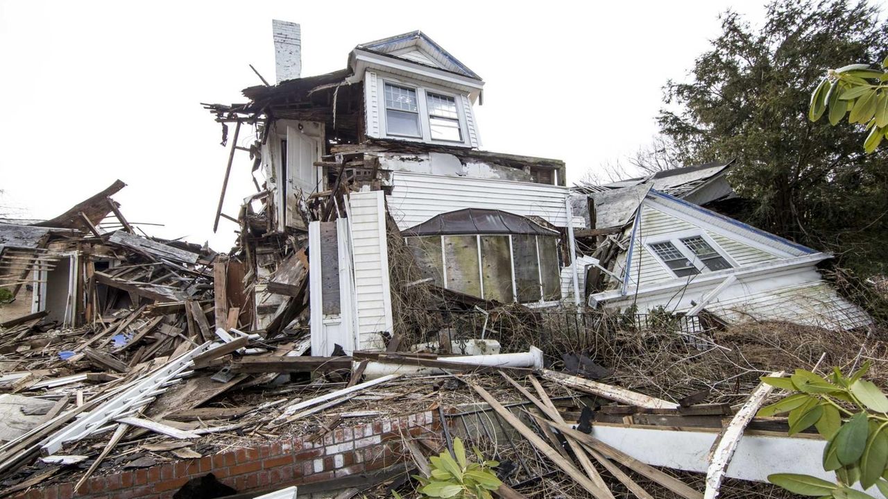 Historic 230-year-old Southold inn demolished - Newsday