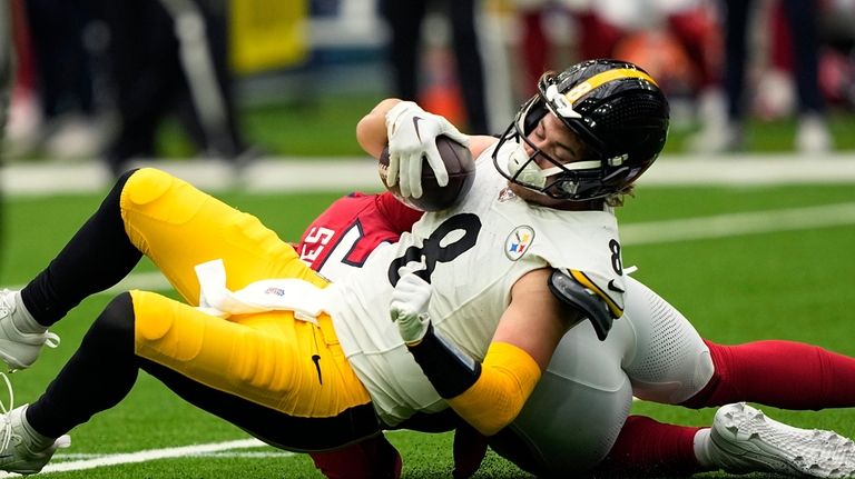 Steelers lose game, quarterback and more in abysmal showing against Texans