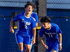 Mendoza's goal helps Long Beach defeat first-place Jericho