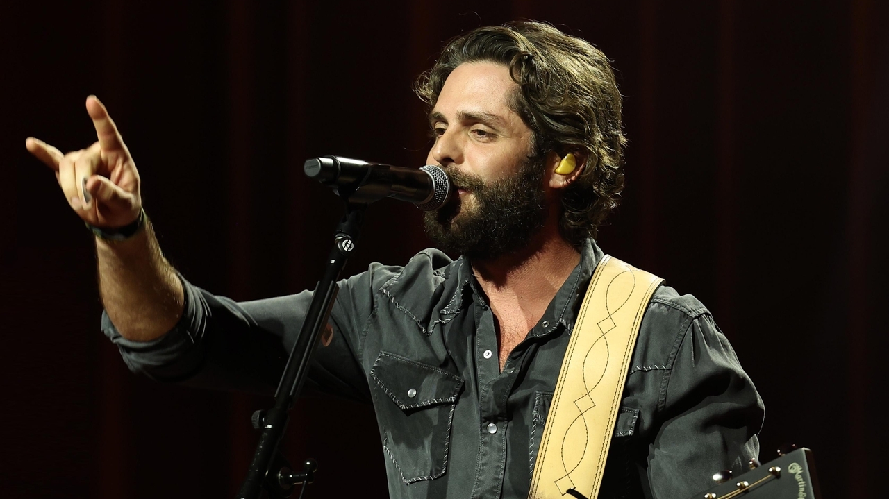 Thomas Rhett sets UBS Arena show for July 2023 - Newsday