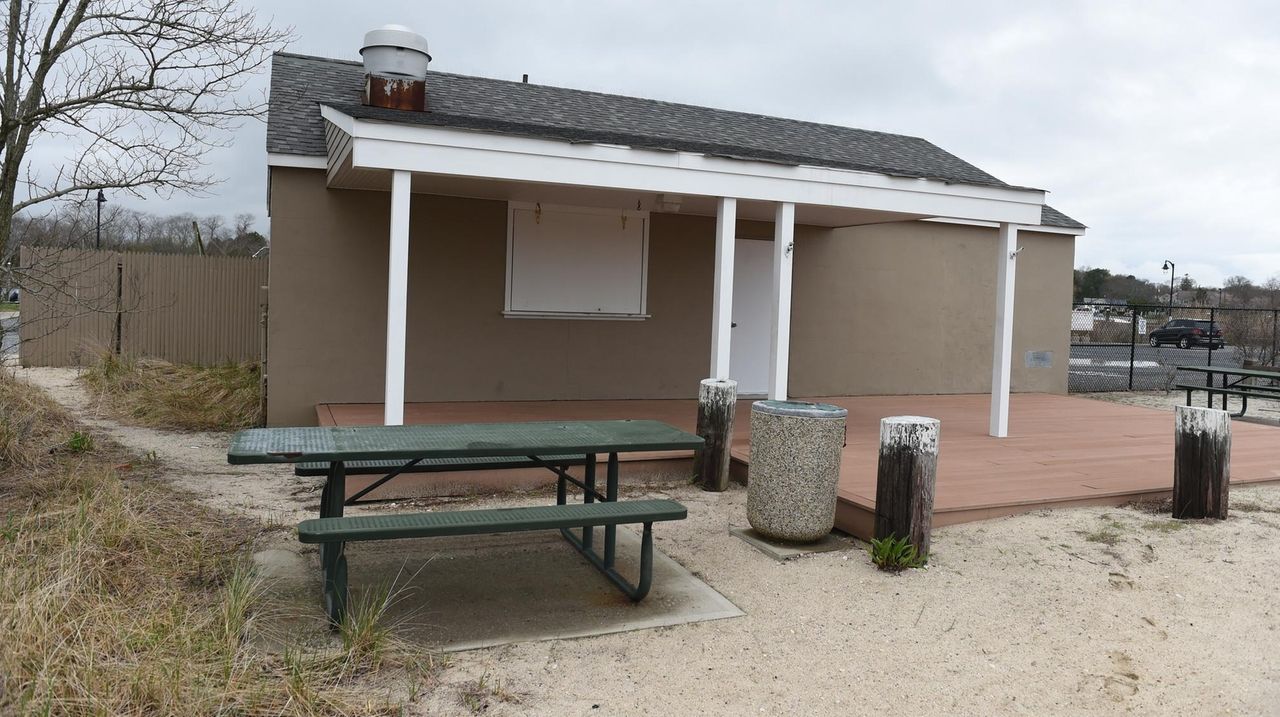 South Jamesport Beach concession stand may get live music, sell alcohol