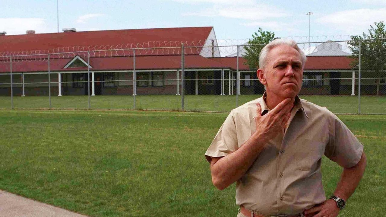 Keeler Jeffrey MacDonald, the Green Beret who killed his family(01)