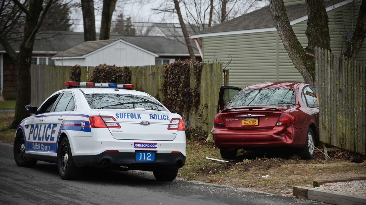Woman arrested in Babylon bank robbery after pursuit, police say - Newsday