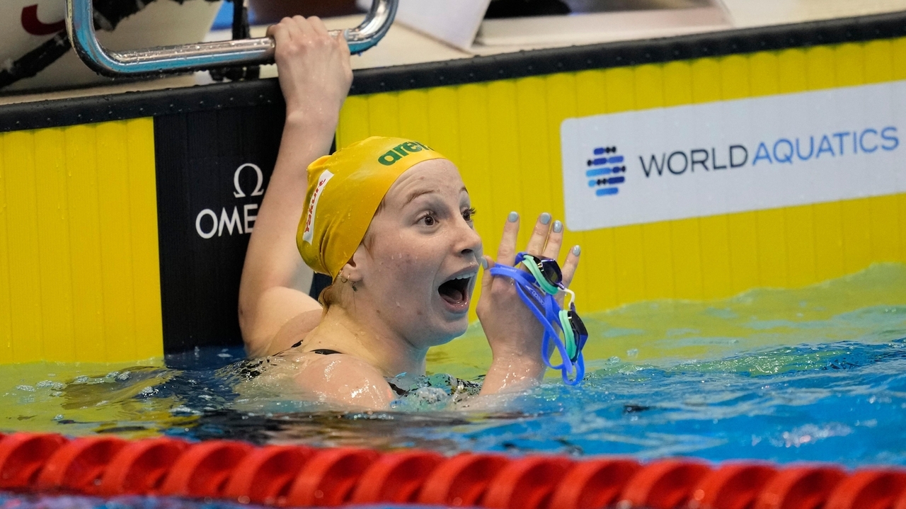 Mollie O'Callaghan of Australia sets world record in women's 200-meter ...