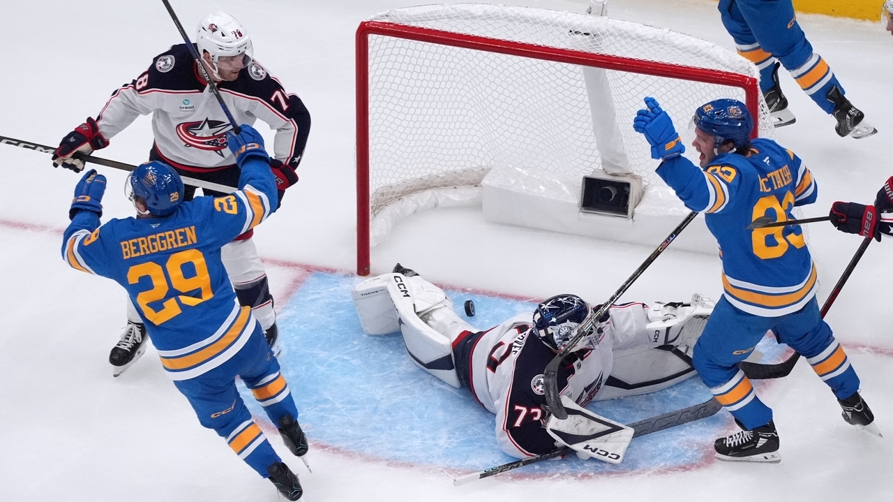 Snuggerud, Holloway lift Blues to 5-3 victory over Blue Jackets - Newsday