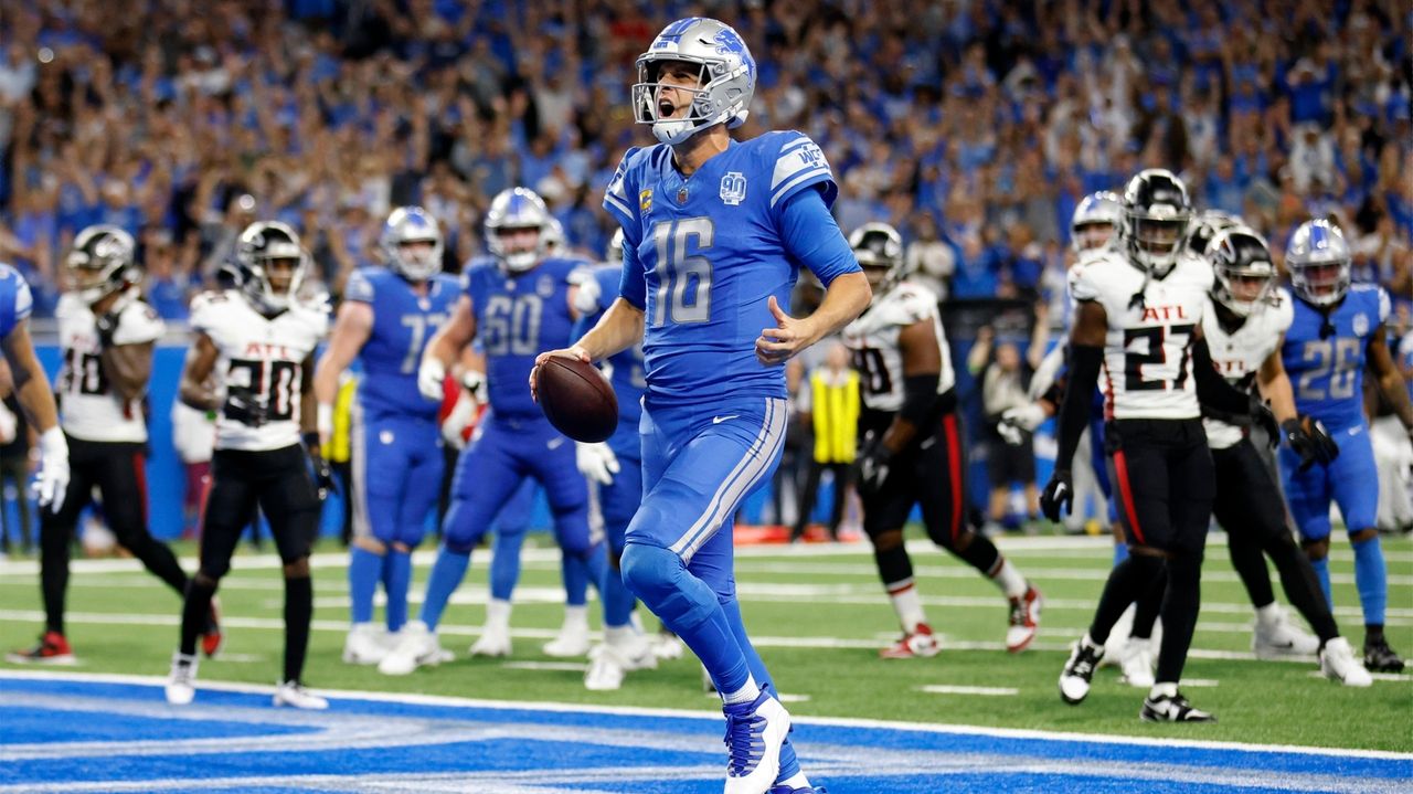 Lions at Packers game picks, best bets, plus Taylor Swift expected