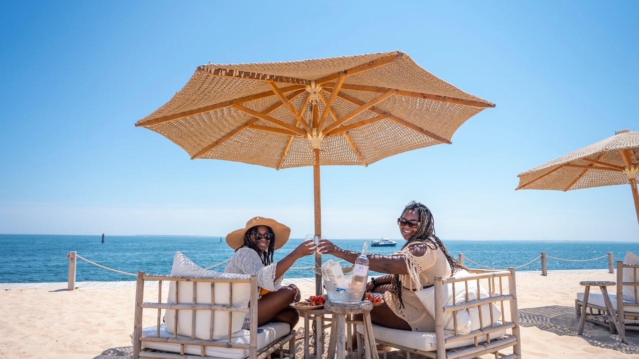 Beach loungers, daybeds, cabanas at Long Island restaurants and hotels - Vimarsana News
