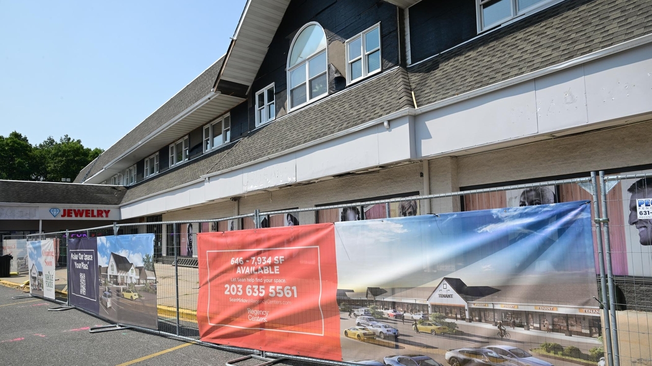 Nothing Bundt Cakes, nail salon to join $59M Mount Sinai shopping center overhau...