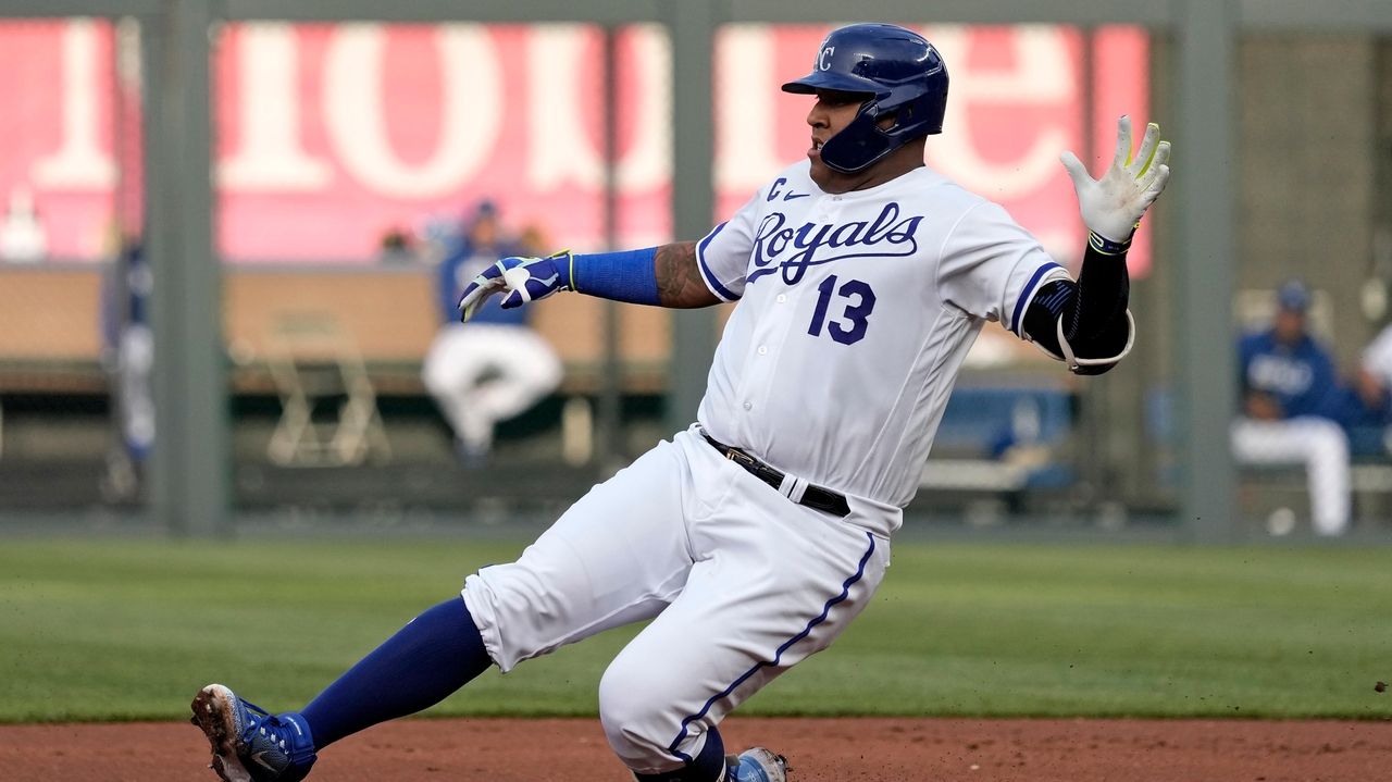 San Diego Padres rumors: Why you can scratch Salvador Perez off