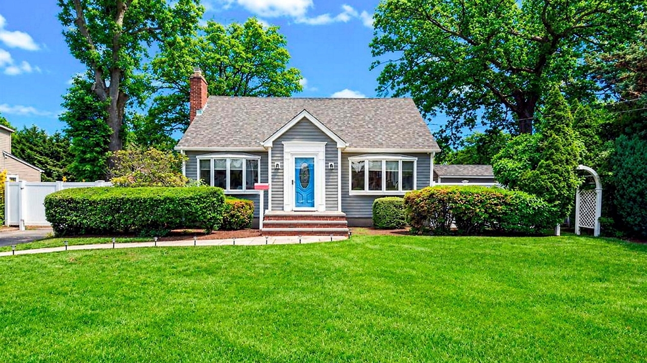 Nassau County median home price hits record high at $890,000 in May