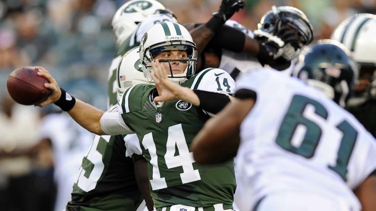 New York Jets quarterback Greg McElroy (14) passes in the...