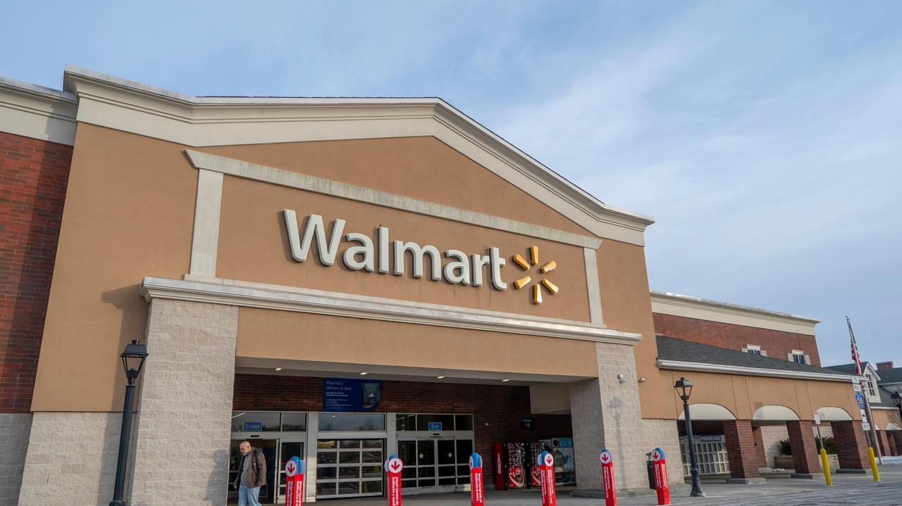 Walmart seeks town approval to enlarge Riverhead store into supercenter, one of ...