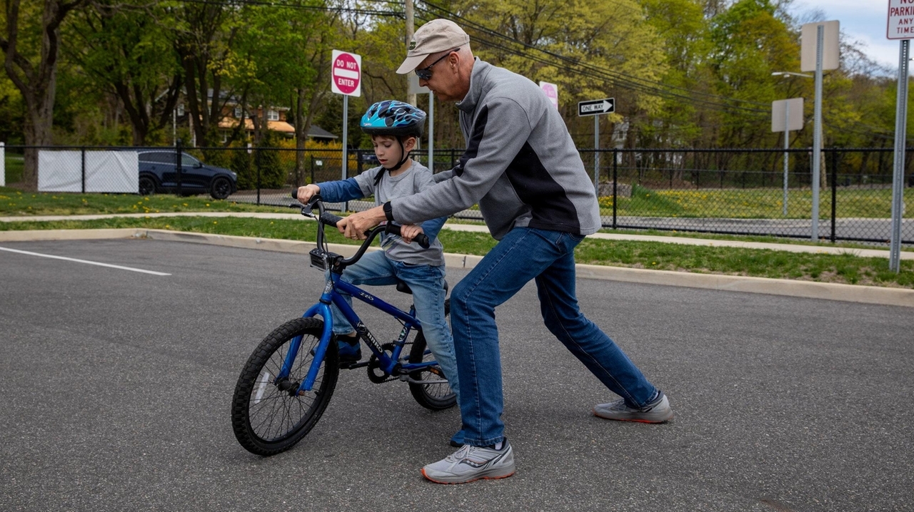 Littering in Islip, book bans, Huntington housing plan, learning to bike - Vimarsana News