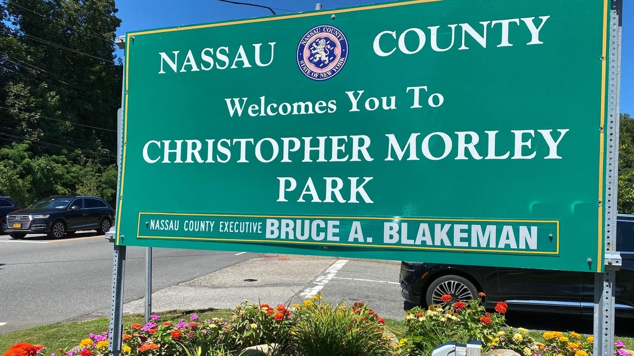 Bruce Blakeman signs revive debate over political branding at public properties - Vimarsana News