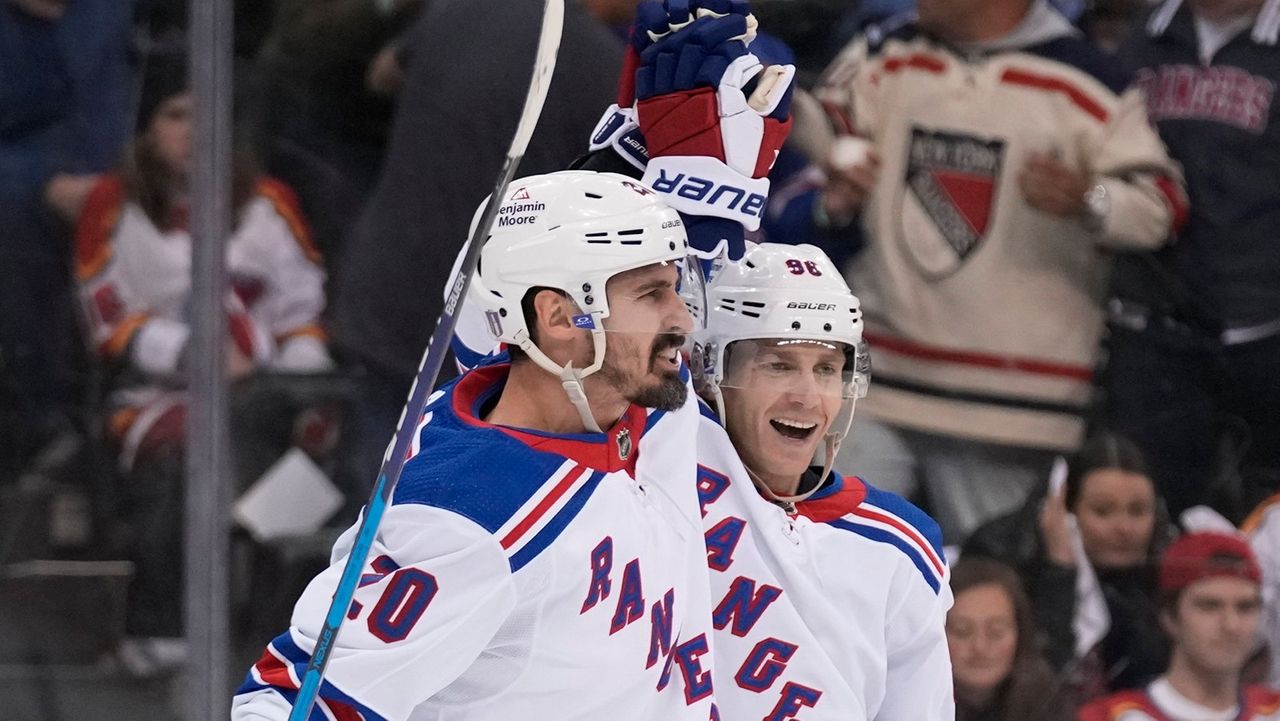 Chris Kreider's strong start continues in Rangers' win over Sharks