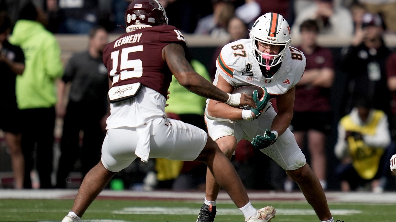 Michigan judge rules that 2 Wolverine football players are eligible to ...