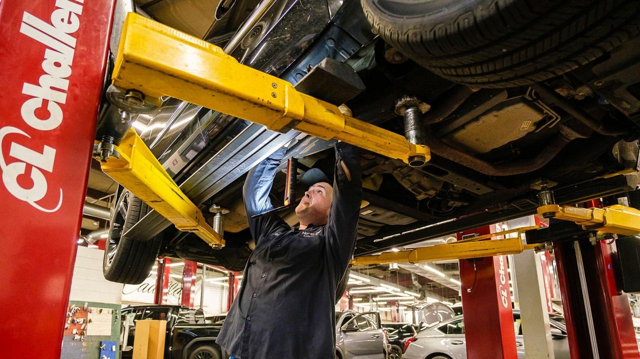 Mechanic shortage means longer waits for repairs, 100,000 salaries for