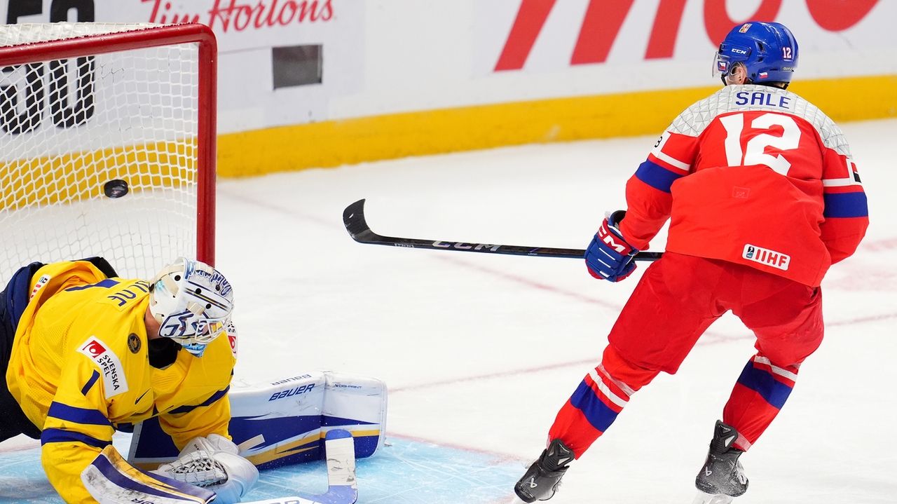 featured image thumbnail for post Czechia beats Sweden 3-2 in 14th round of shootout in world junior hockey 3rd-place game