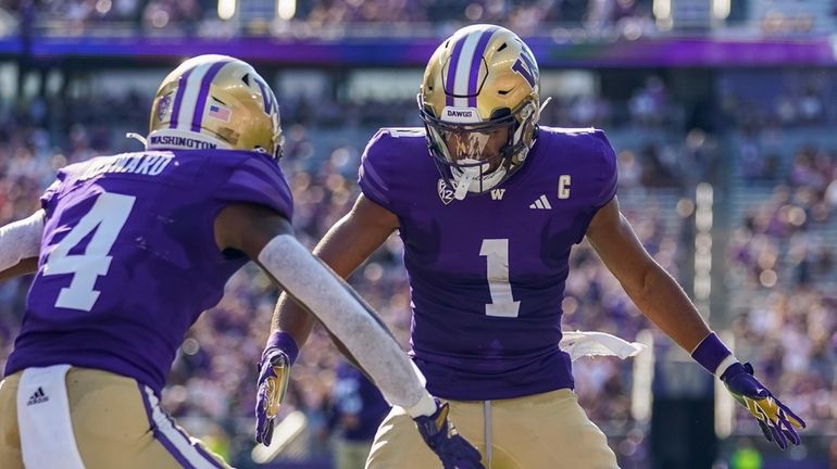 Washington wide receiver Rome Odunze (1) celebrates after his touchdown...