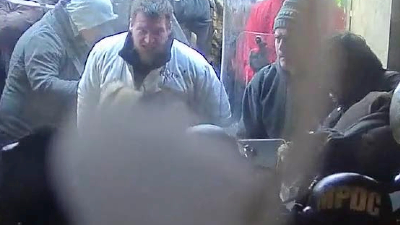 Rioter who hurled bow like a spear at police during Jan. 6 attack gets more than 7 years in prison - Vimarsana News