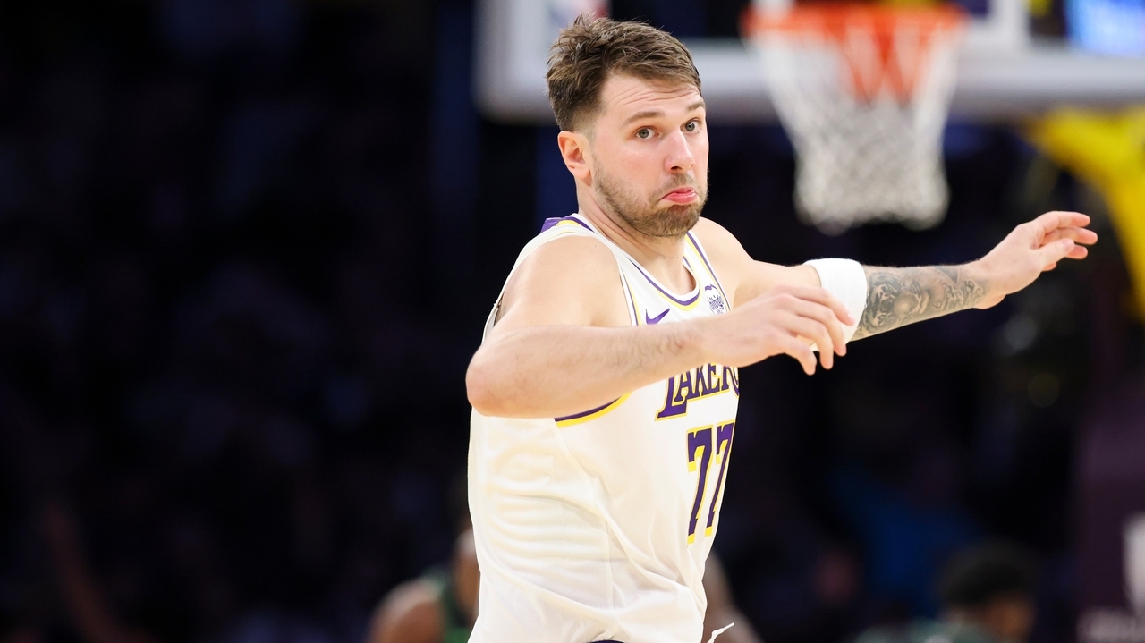 Luka Doncic, Lakers start fast, beat Pelicans 133-121 for 7th straight  victory - Newsday
