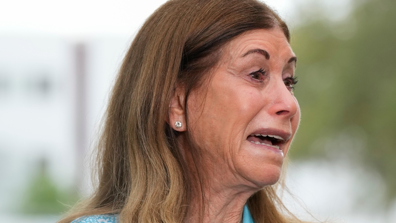 Victims' families walk though Parkland school massacre site, untouched for 5 years as evidence - Vimarsana News