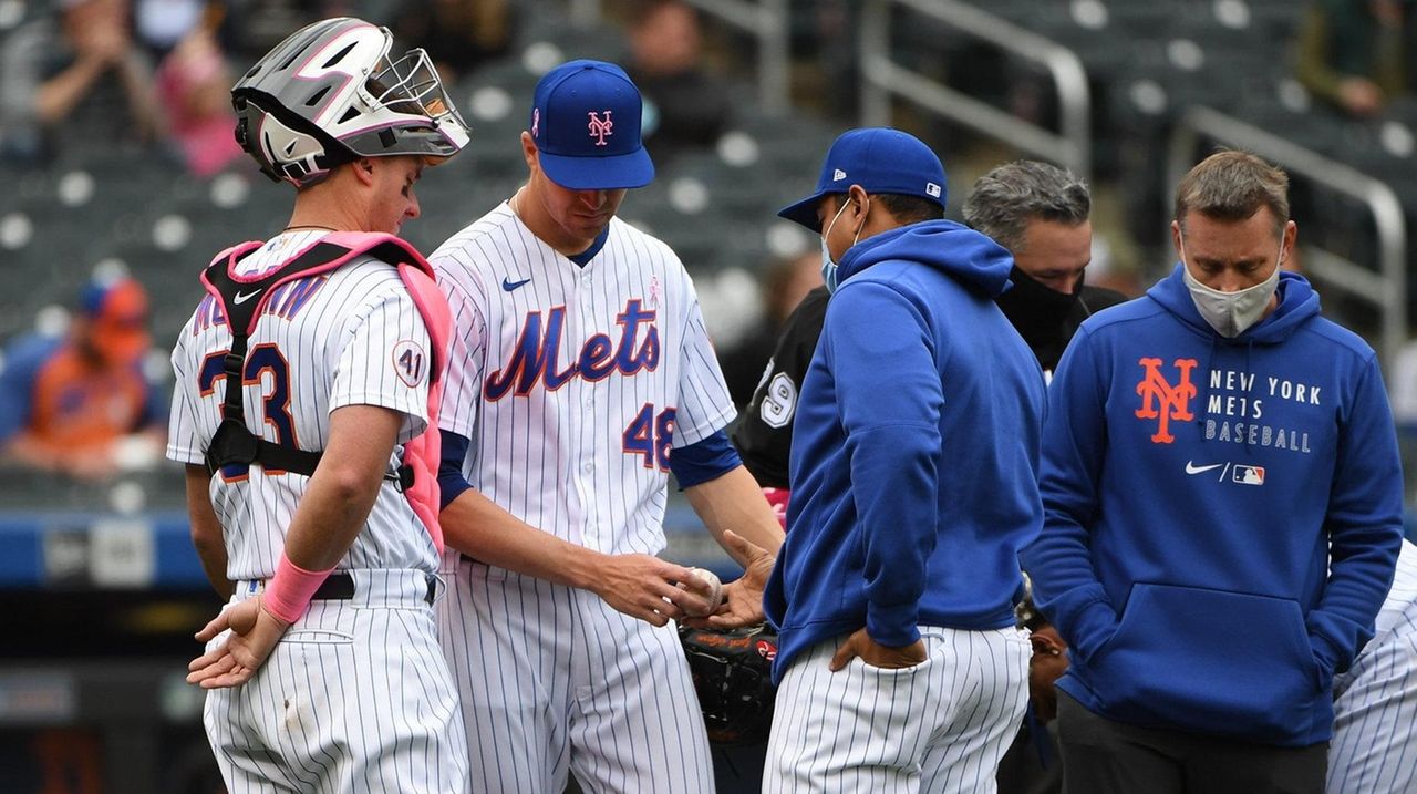 DeGrom to get MRI for side issue after Mets win 5th straight