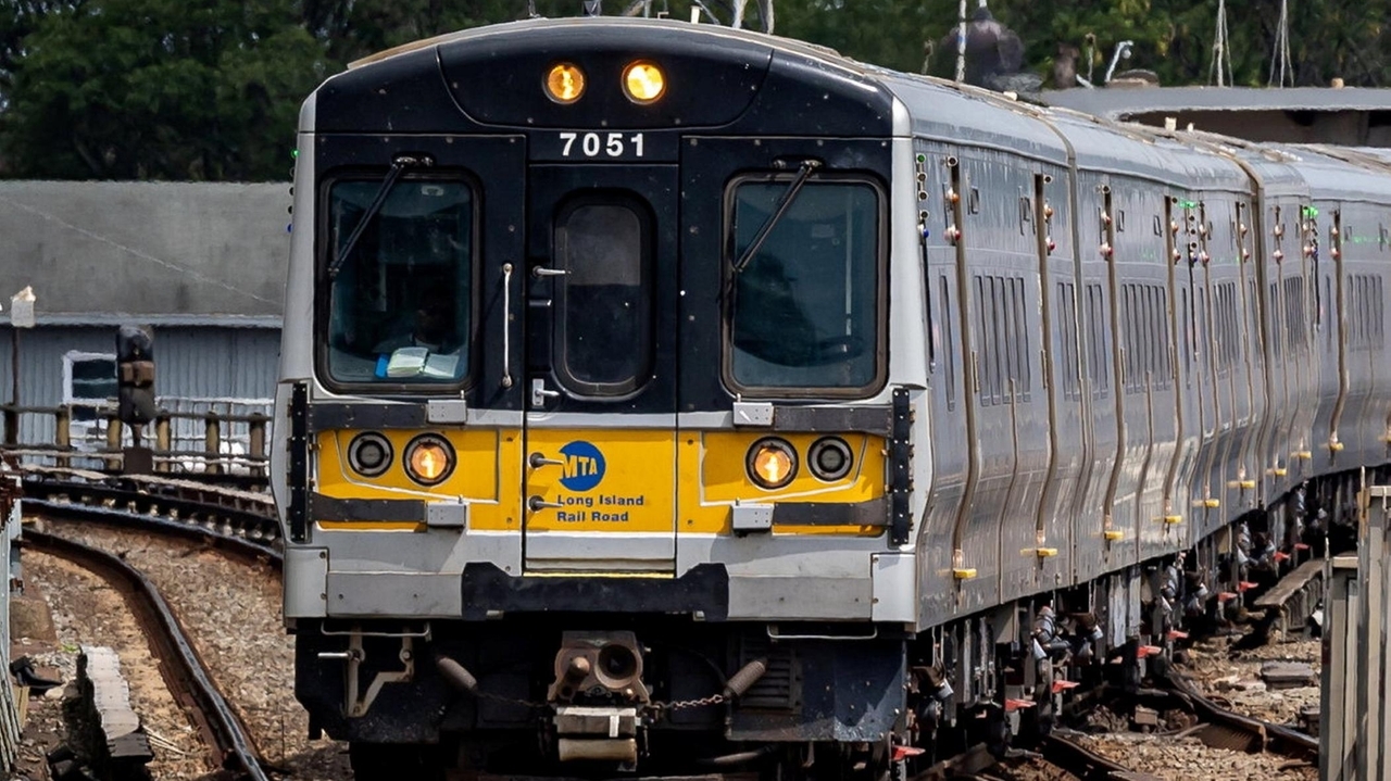 St. Patrick's Day alcohol ban on the LIRR takes effect on Tuesday morning