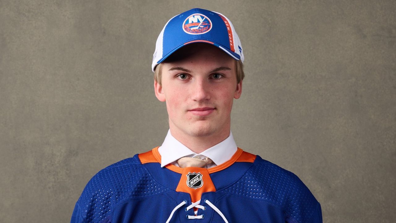 Islanders agree to terms with draft pick Calle Odelius Newsday