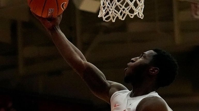 Stony Brook Seawolves guard Elijah Olaniyi (3) with the reverse...