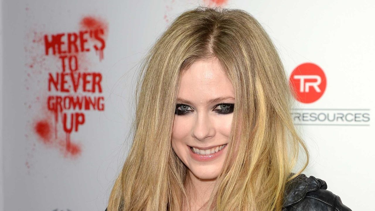 Avril Lavigne ex Deryck Whibley formally removes her name - Newsday