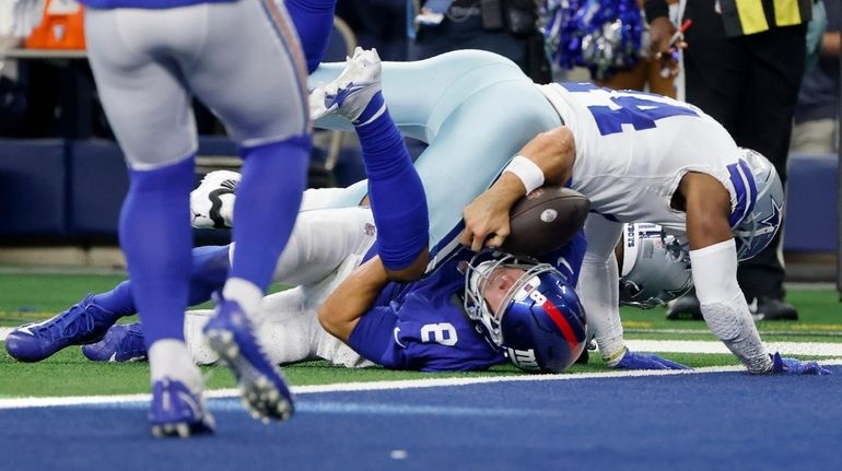 Injury bug bites Giants hard vs. Cowboys - Newsday