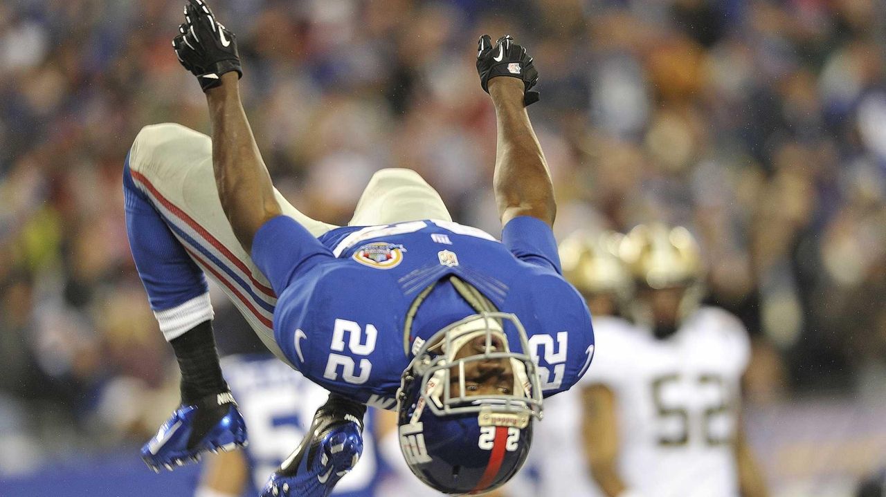 Ahmad Bradshaw says he's playing, his coach isn't so sure