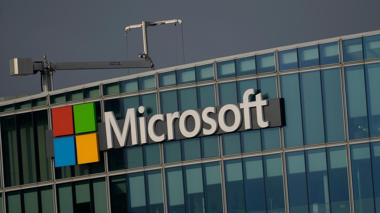 Microsoft deploys a fix to Azure cloud service that's hit with outage ...