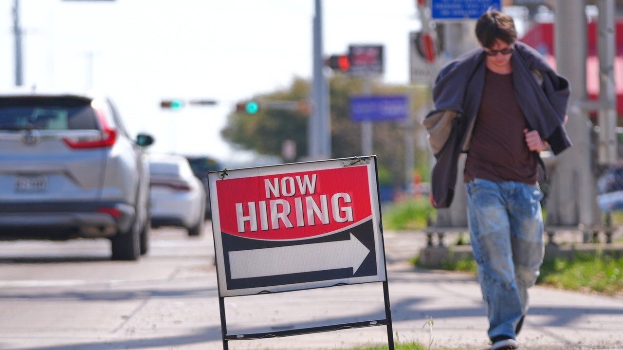 US filings for jobless aid tick up last week to 210,000 but remain at ...
