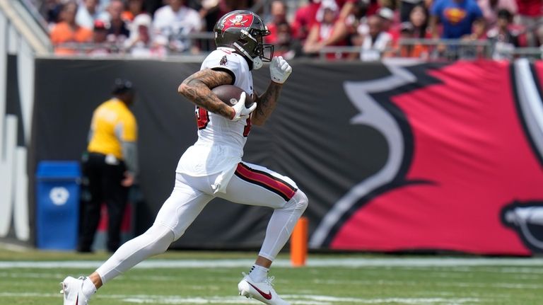 Star WR Mike Evans spreads the light after dark past