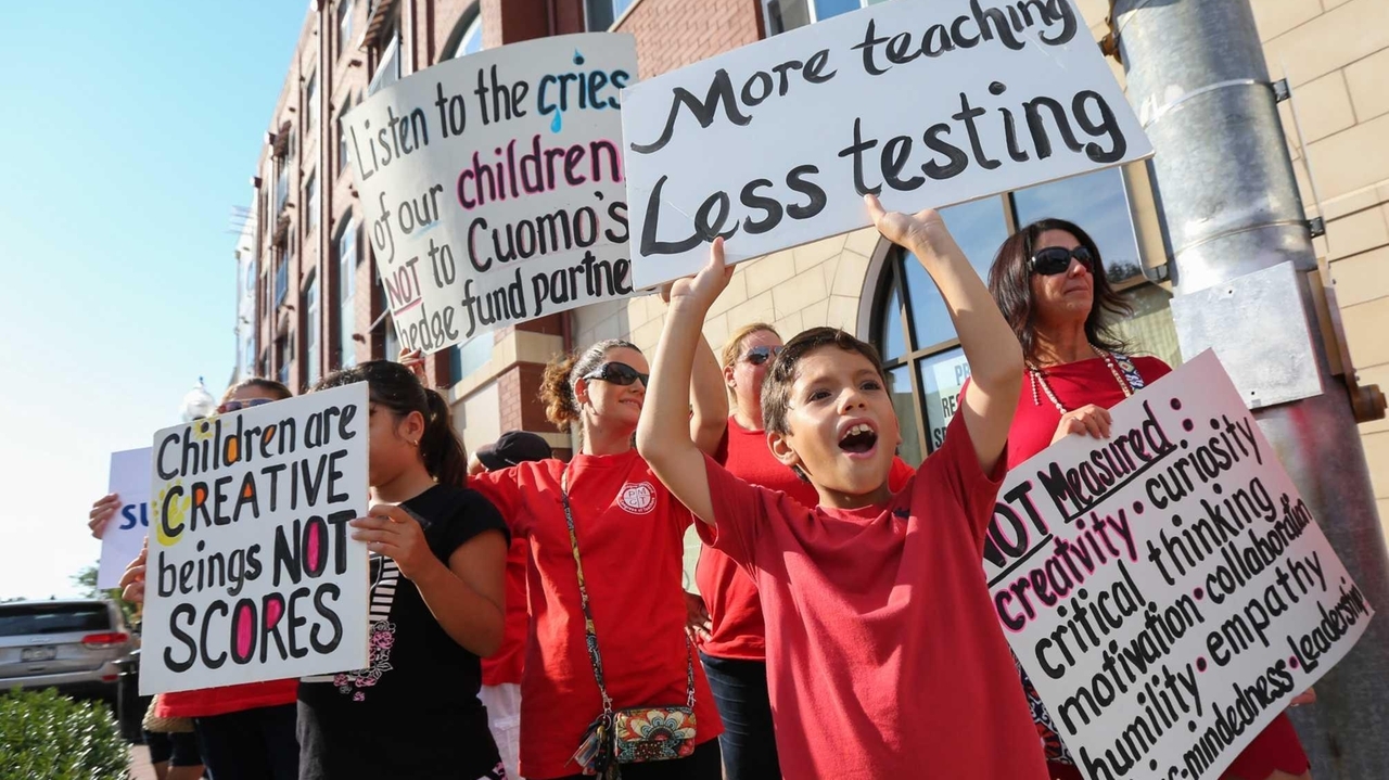Parents, teachers rally across Long Island against Common Core - Newsday