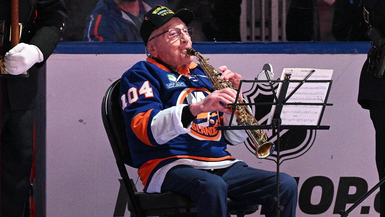 WWII vet Dominick Critelli, 104, performs national anthem at UBS Arena -  Newsday