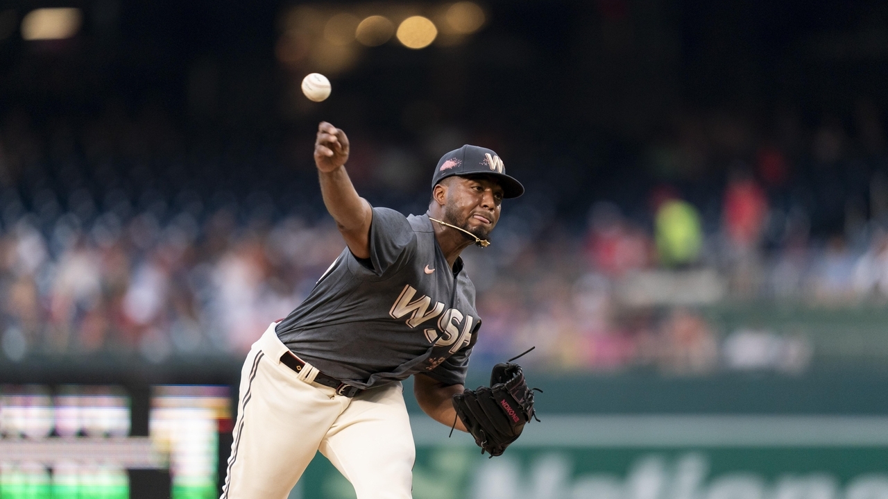 Leg Cramps End Start Early For Nationals Pitcher Joan Adon Newsday