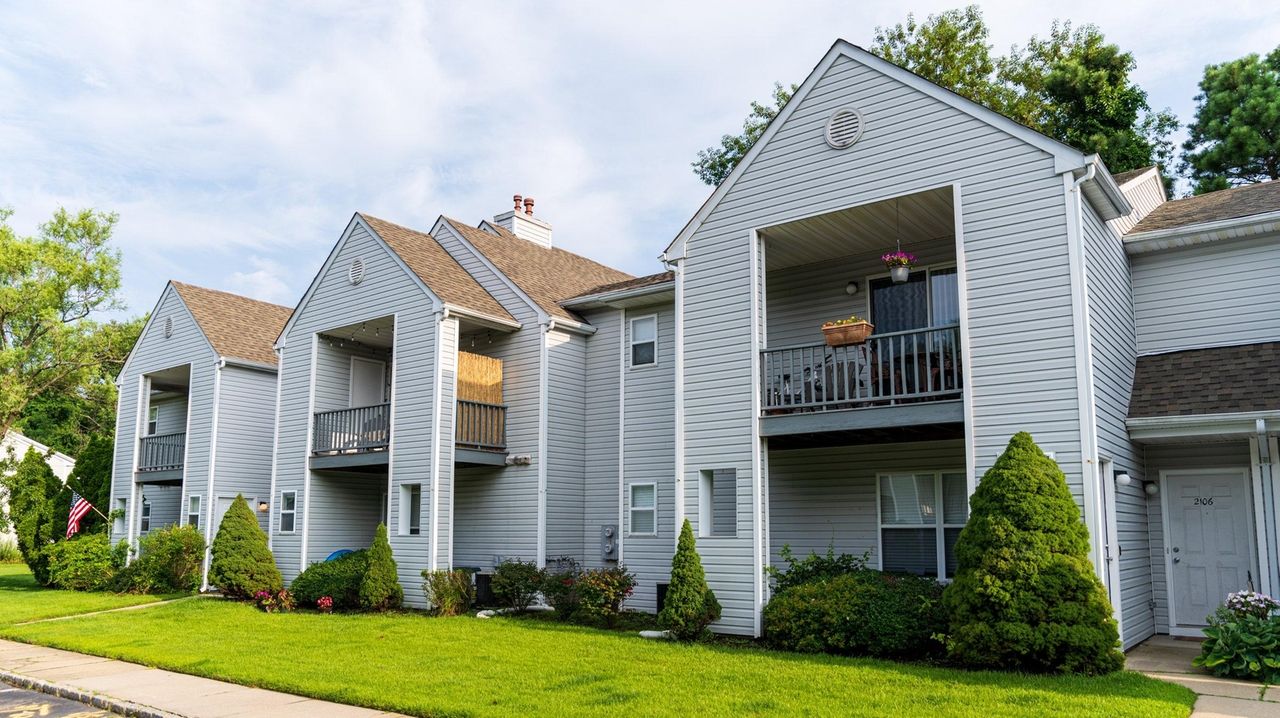 Apartment complex in Holbrook wouldn't accept housing vouchers