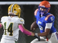 Isaiah Smith does it all in final minute in Malverne football's win