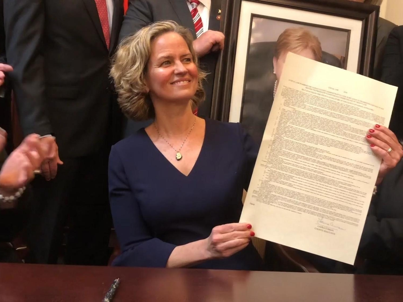 Laura Curran signs bill setting 21 as age for tobacco buyers - Newsday