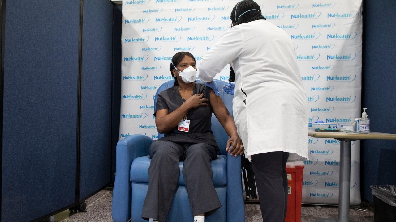 New York ending vaccine requirement for health care workers - Vimarsana News