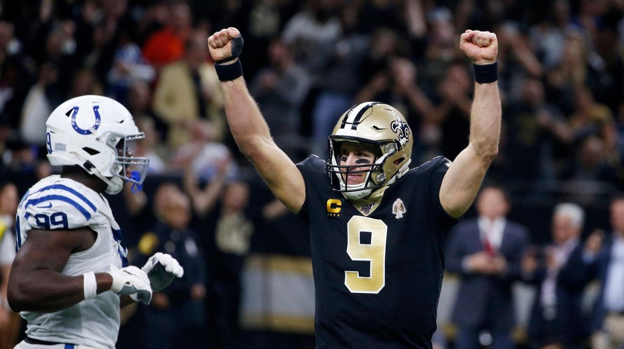 New Orleans Saints quarter back Drew Brees celebrates with his