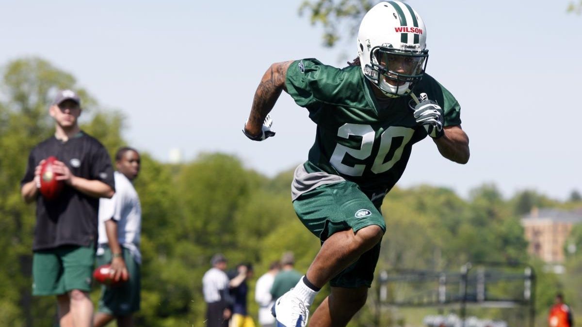 Revis a holdout at Jets training camp - Newsday