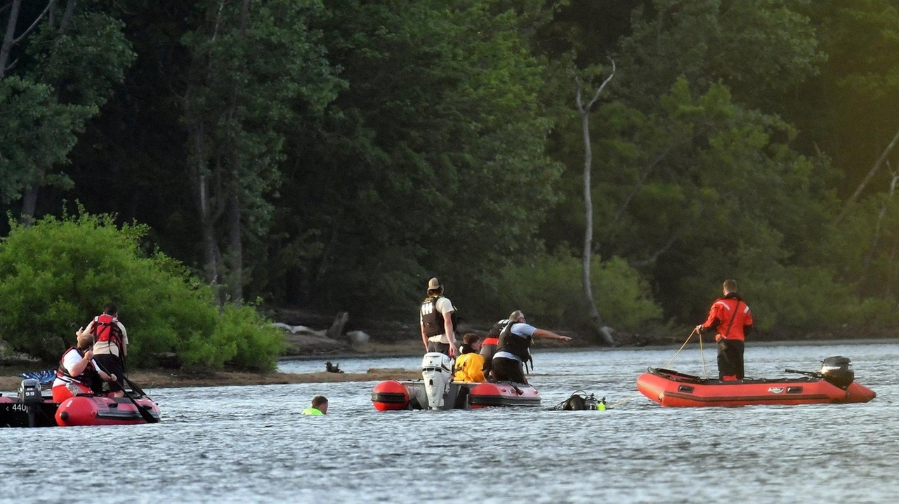 Flushing man drowns in Hempstead Lake park, two kids survive, state