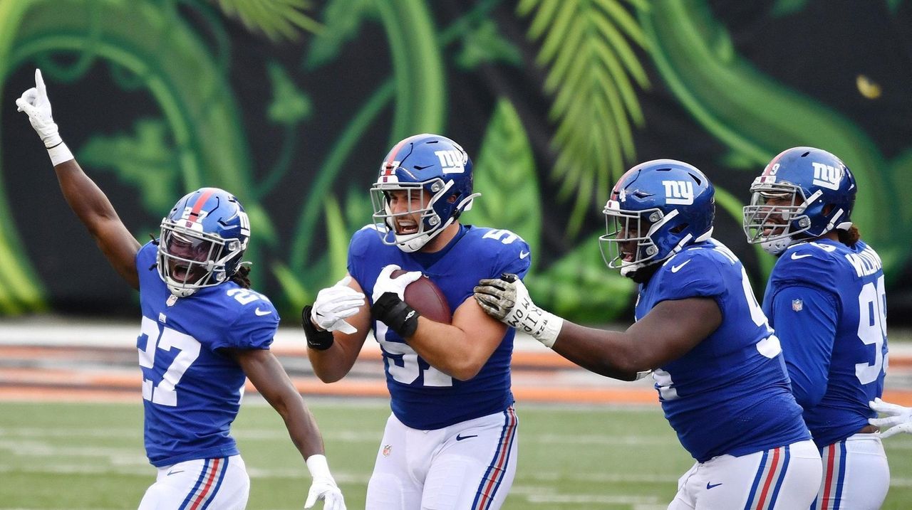 Giants top Bengals, move into first place in NFC East despite injury to  Daniel Jones - Newsday