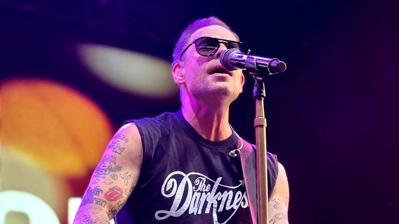 Gin Blossoms' Robin Wilson to be inducted into Long Island Music & Entertainment Hall of Fame - Vimarsana News